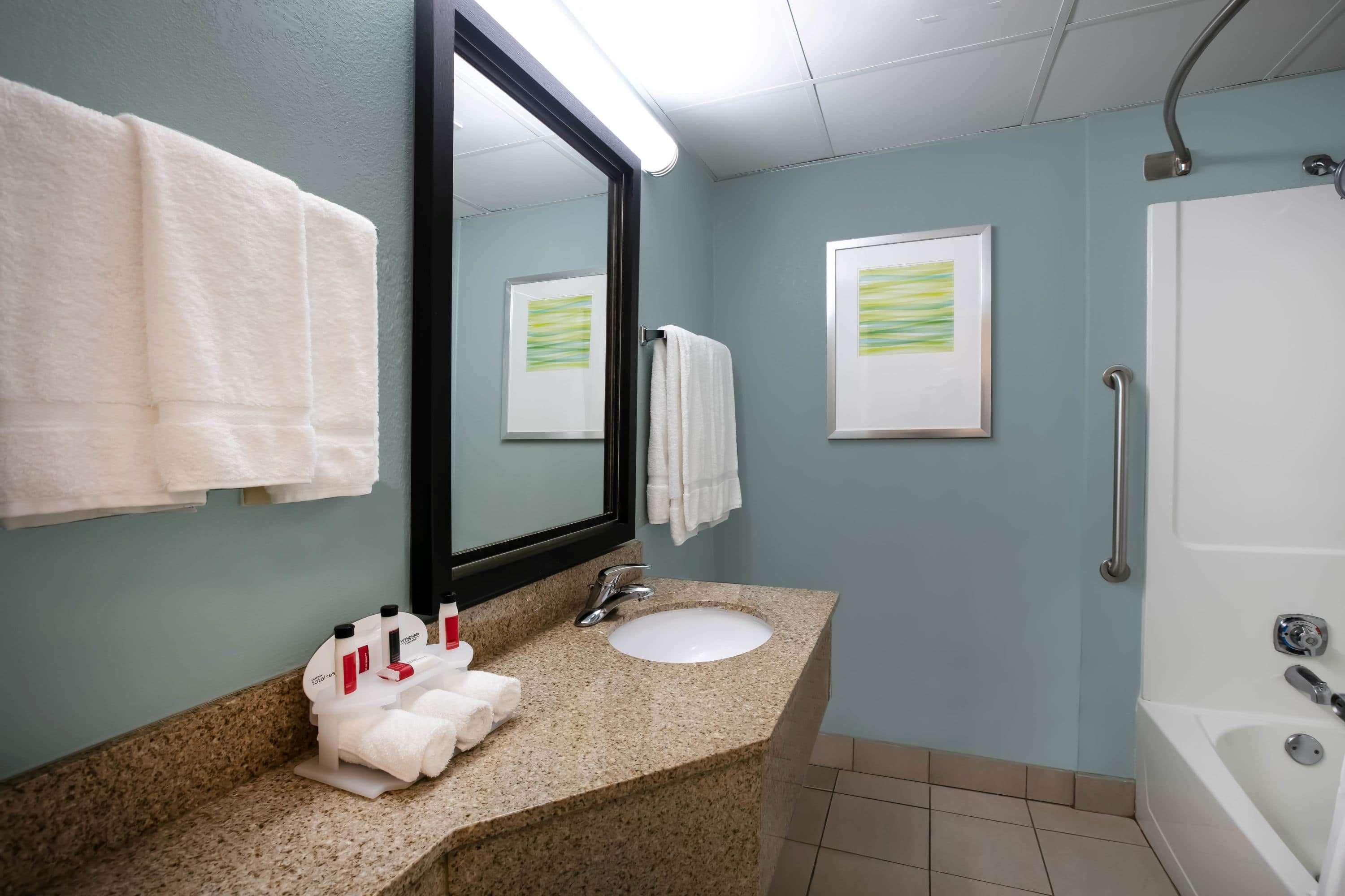 Baymont Inn & Suites Braselton Bagian luar foto