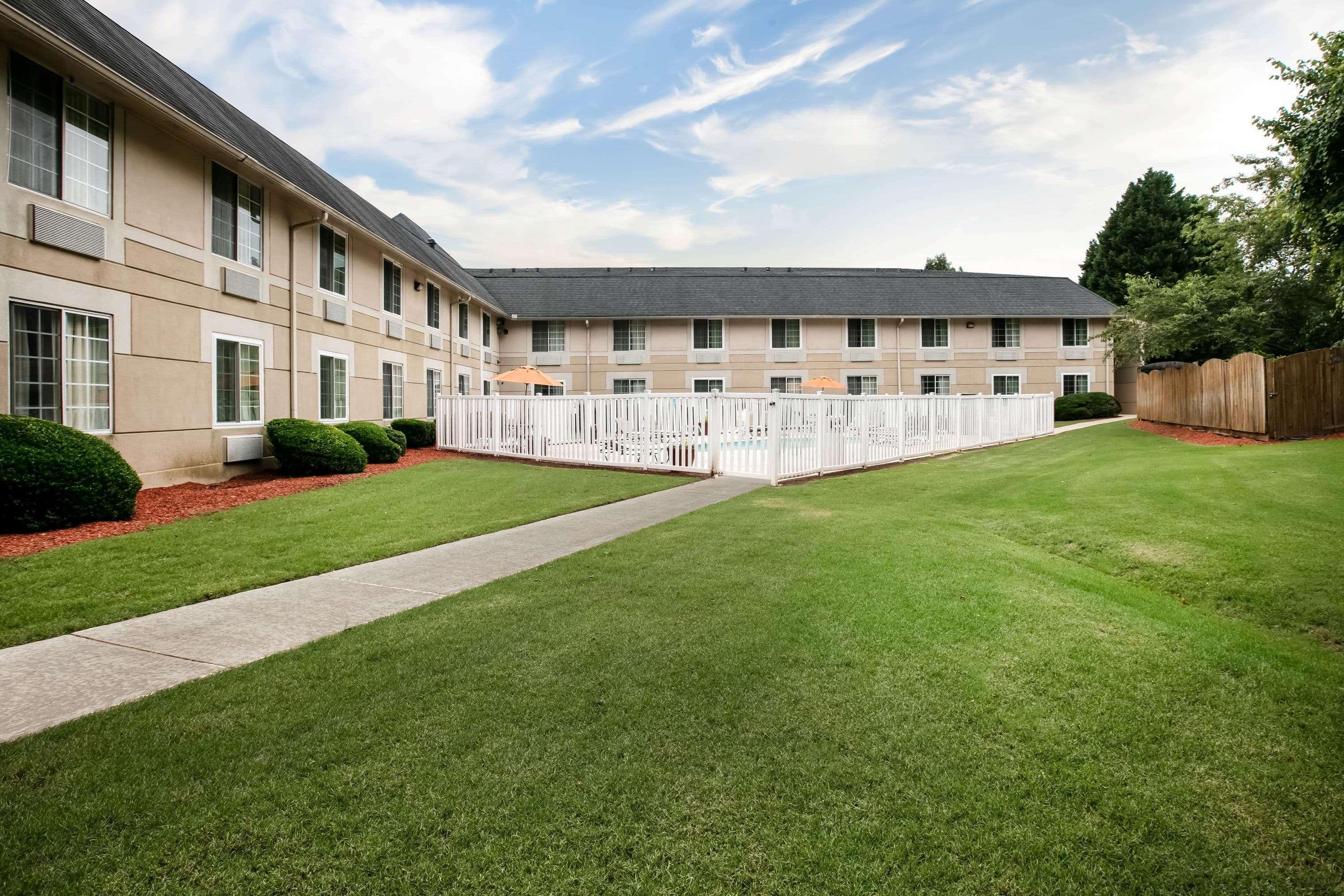Baymont Inn & Suites Braselton Bagian luar foto
