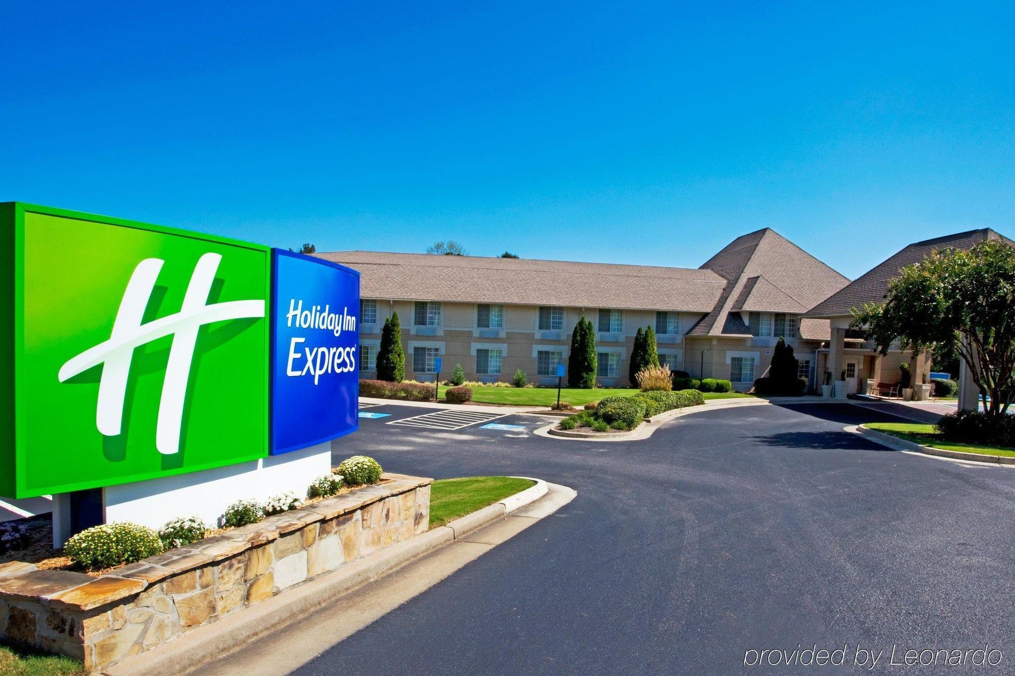 Baymont Inn & Suites Braselton Bagian luar foto
