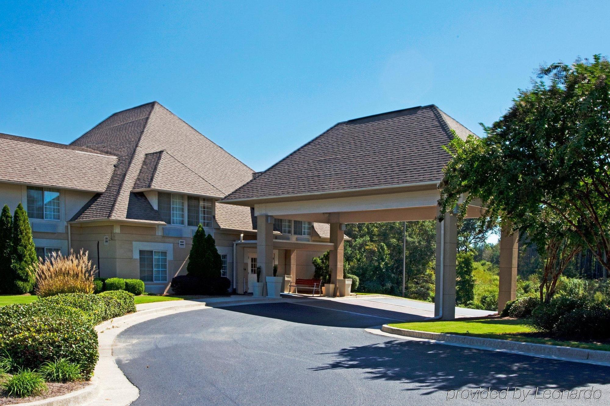 Baymont Inn & Suites Braselton Bagian luar foto