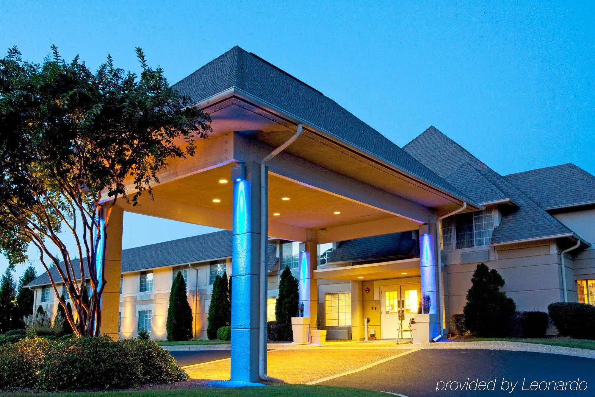 Baymont Inn & Suites Braselton Bagian luar foto