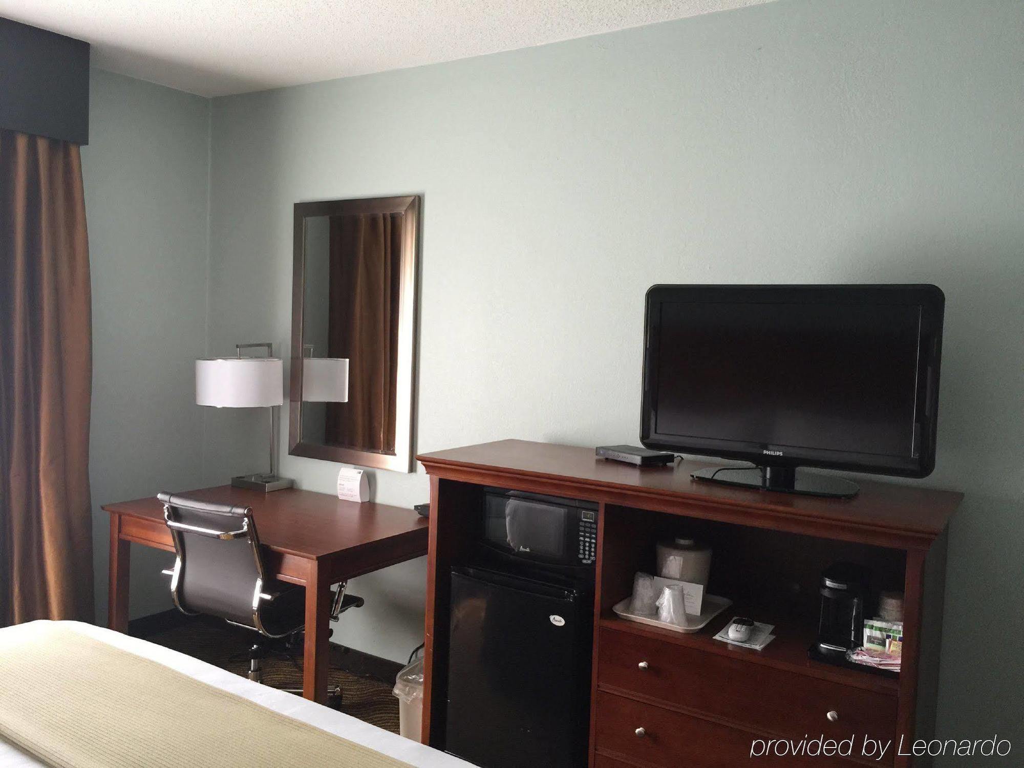 Baymont Inn & Suites Braselton Bagian luar foto